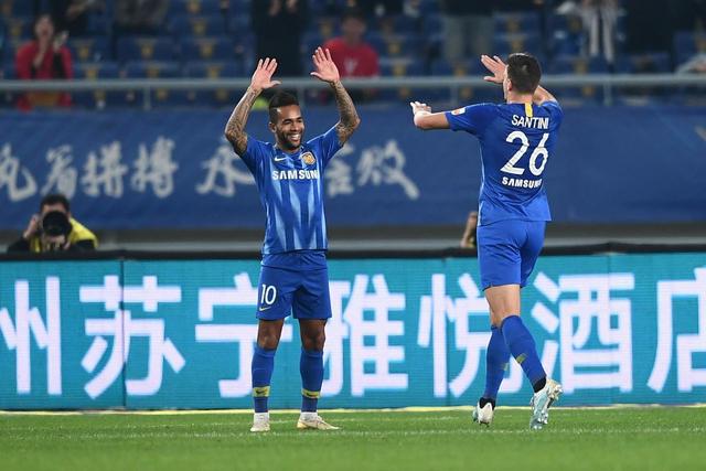 47岁李玉刚的转变：从争议到自我实现